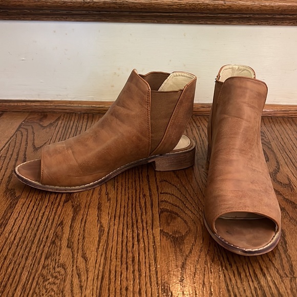 Open toe booties - Picture 4 of 7